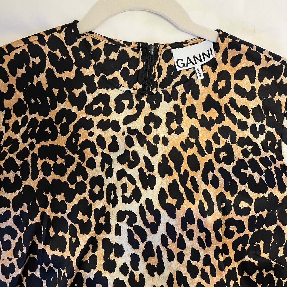 Ganni size XS 34 silk cheetah midi dress! Great condition